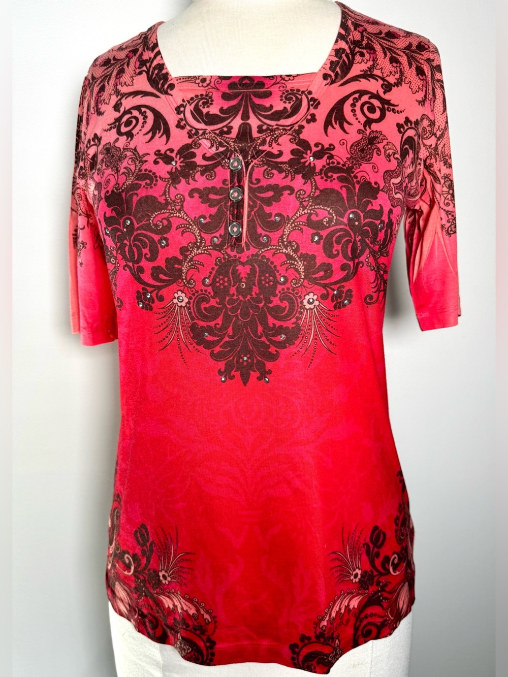 Appropriate Behavior M Red Ombre Sublimated Damask Henley Tunic Scoop Rhinestone